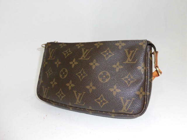 ルイヴィトン　ポーチ