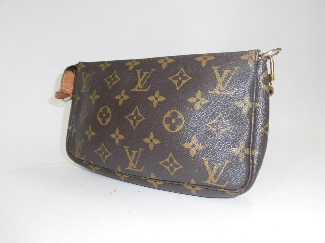 ルイヴィトン　ポーチ