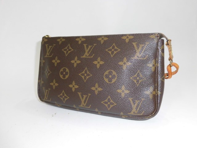 ルイヴィトン　ポーチ