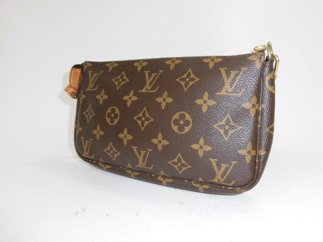 ルイヴィトン　ポーチ