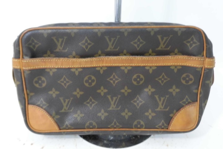 ルイヴィトン　ポーチ