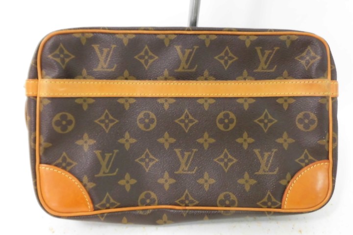 ルイヴィトン　ポーチ