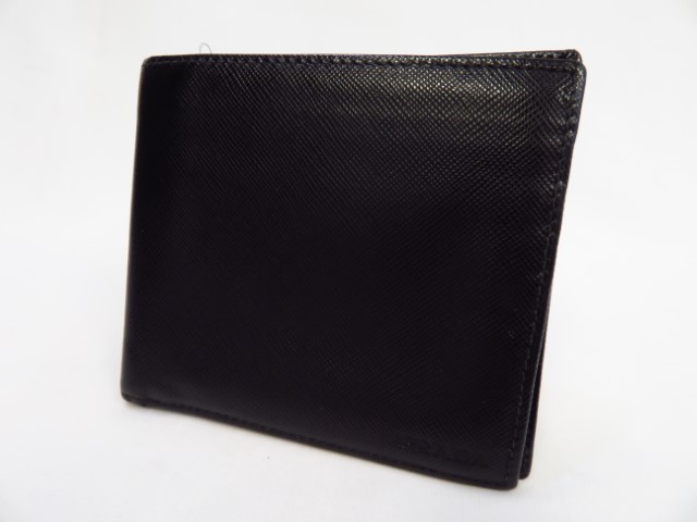 プラダ　財布