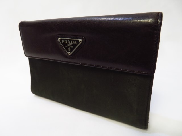 プラダ　財布