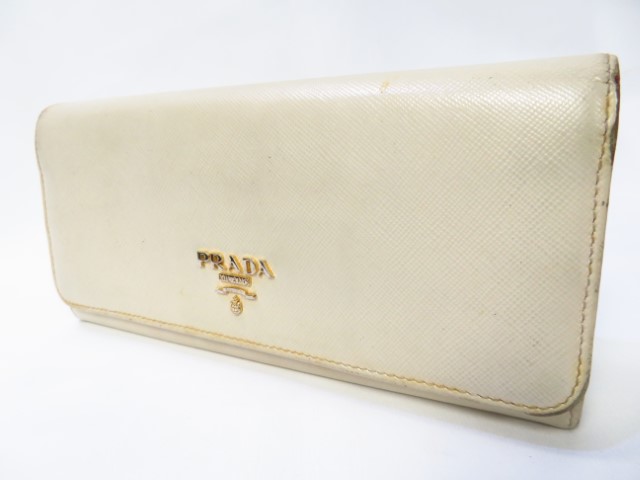 プラダ　財布